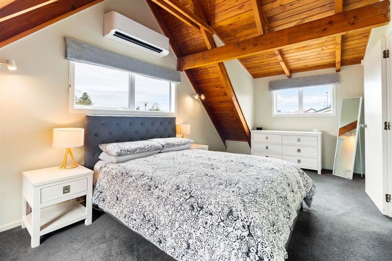 Photo of property in 1a Barberry Lane, Te Atatu Peninsula, Auckland, 0610