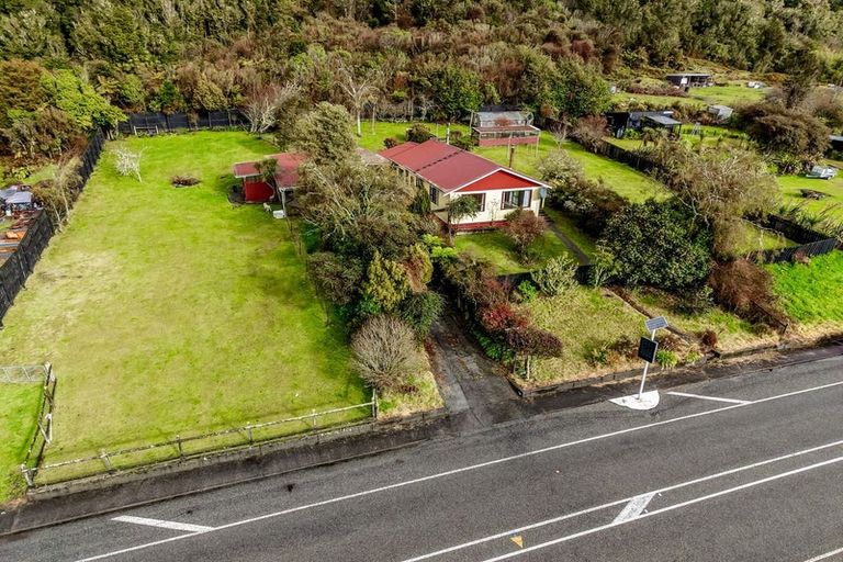 Photo of property in 9 Main Road, Harihari, 7884