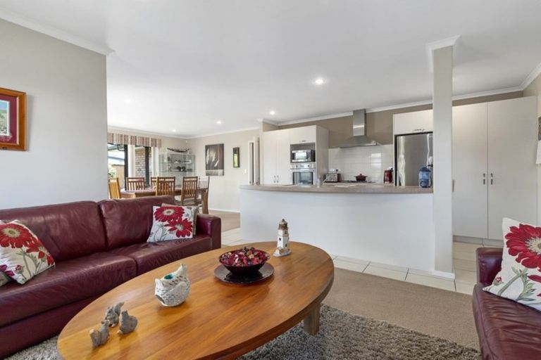 Photo of property in 56 Winchester Place, Rototuna North, Hamilton, 3210