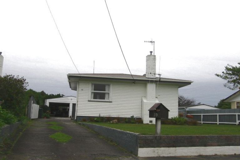 Photo of property in 19 Peters Avenue, Cloverlea, Palmerston North, 4412