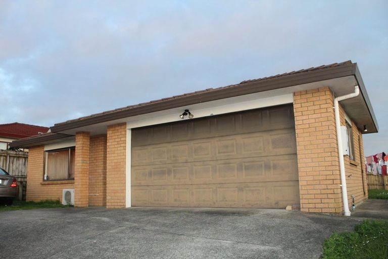 Photo of property in 38 Glenveagh Park Drive, Weymouth, Auckland, 2103