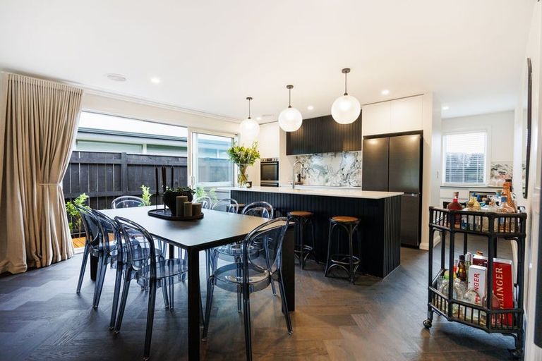 Photo of property in 6 Solitude Crescent, Kelvin Grove, 4414