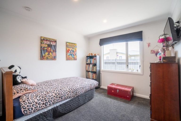 Photo of property in 103 Johnstone Drive, Fitzherbert, Palmerston North, 4410