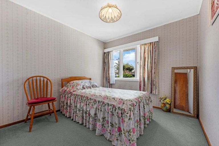 Photo of property in 71 Beach Road, Te Atatu Peninsula, Auckland, 0610