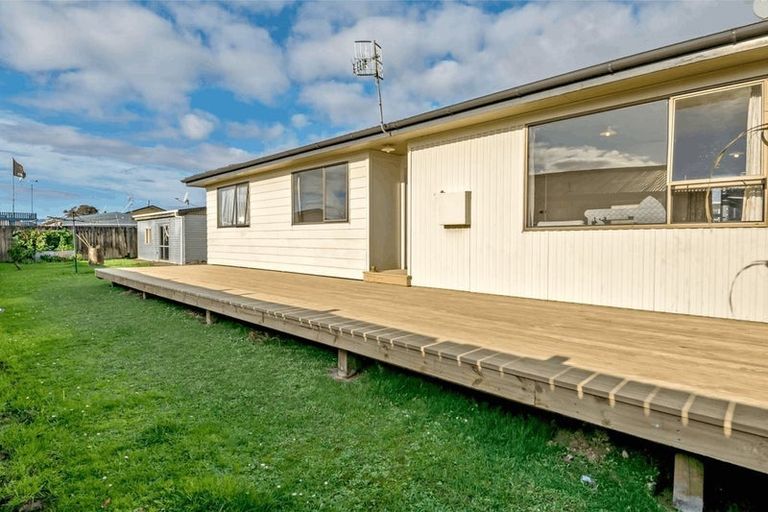 Photo of property in 9 Colonial Place, Kelvin Grove, Palmerston North, 4414
