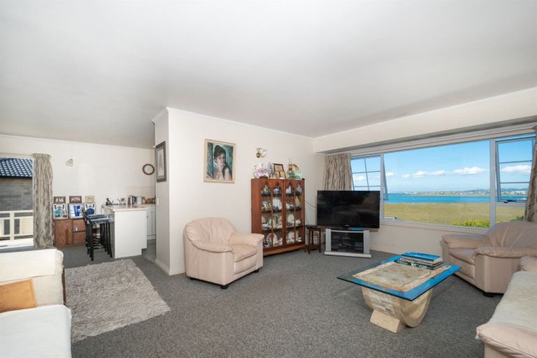Photo of property in 2/12 Bannings Way, Hobsonville, Auckland, 0618