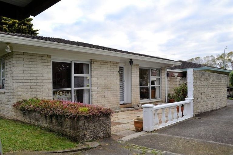 Photo of property in 2/112 Prince Regent Drive, Half Moon Bay, Auckland, 2012
