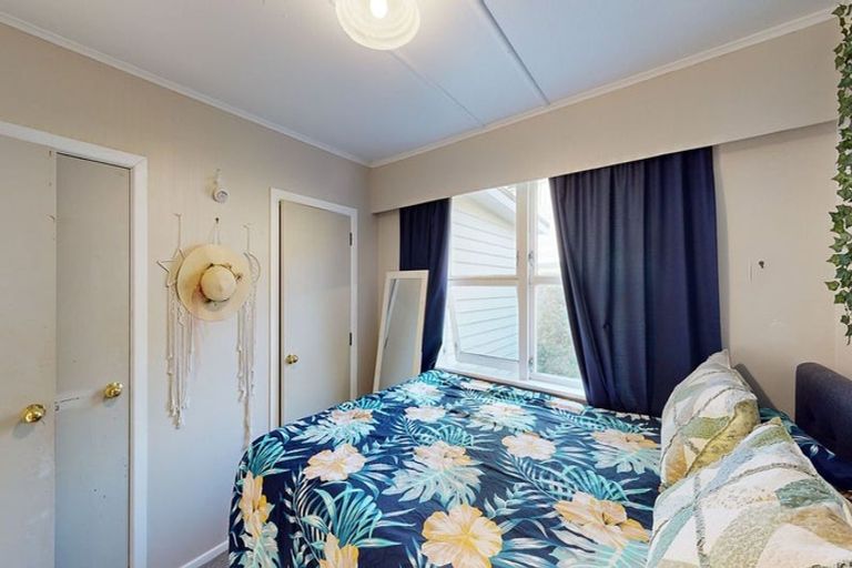 Photo of property in 12 Baylands Drive, Newlands, Wellington, 6037