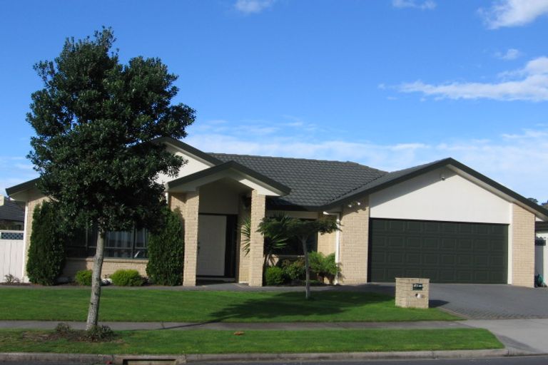 Photo of property in 18 Macnean Drive, East Tamaki Heights, Auckland, 2016