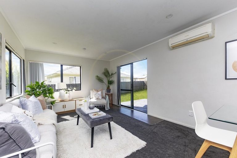 Photo of property in 22 Dungarvon Place, Clendon Park, Auckland, 2103
