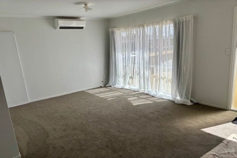Photo of property in 8 Lynmore Drive, Hillpark, Auckland, 2102
