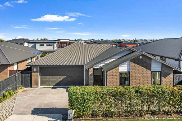 Photo of property in 8 Pakaraka Drive, Papakura, 2110