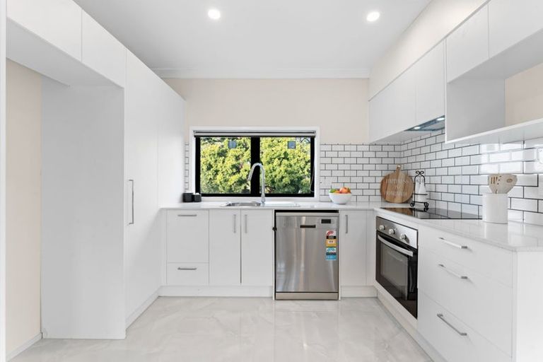 Photo of property in 65 Annett Road, Kumeu, 0891