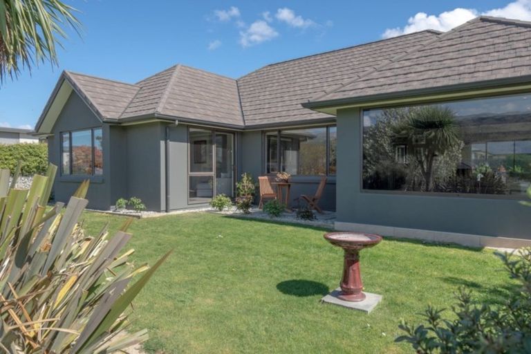 Photo of property in 21 De Bettencor Place, Mount Pisa, Cromwell, 9383