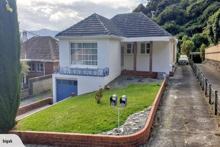 Photo of property in 198 Whites Line East, Waiwhetu, Lower Hutt, 5010