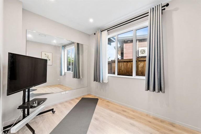 Photo of property in 7 Marlin Street, West Harbour, Auckland, 0618