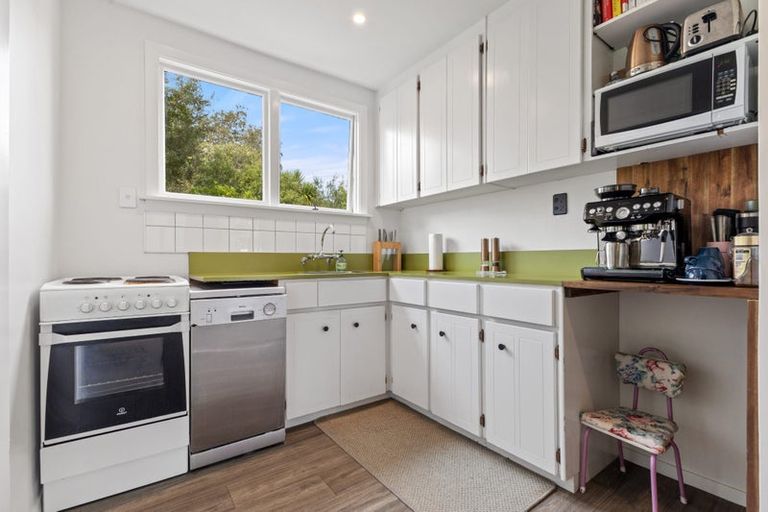 Photo of property in 9 Esher Place, Saint Martins, Christchurch, 8022