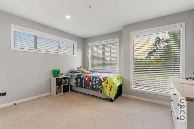 Photo of property in 37 Nobilo Road, Kumeu, 0810