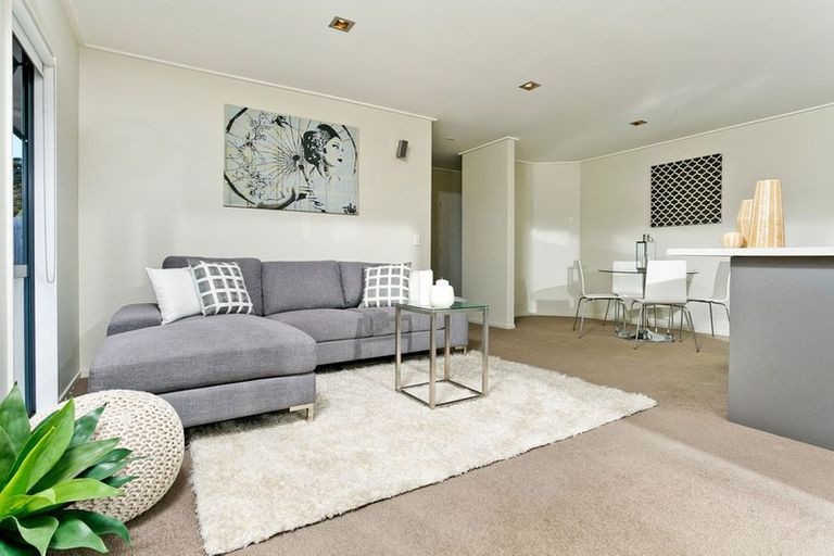 Photo of property in 229a Wairau Road, Totara Vale, Auckland, 0627