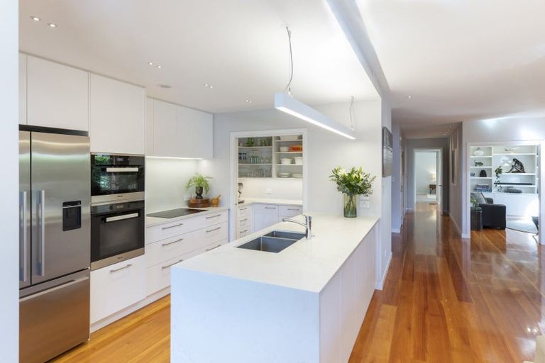 Photo of property in 18 College Avenue, Strowan, Christchurch, 8052