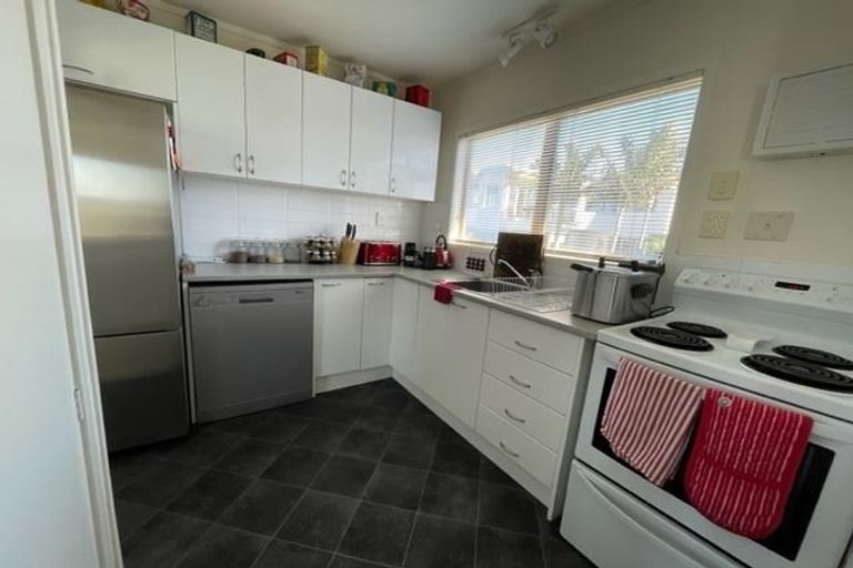 Photo of property in 2/3 Rahopara Street, Castor Bay, Auckland, 0620