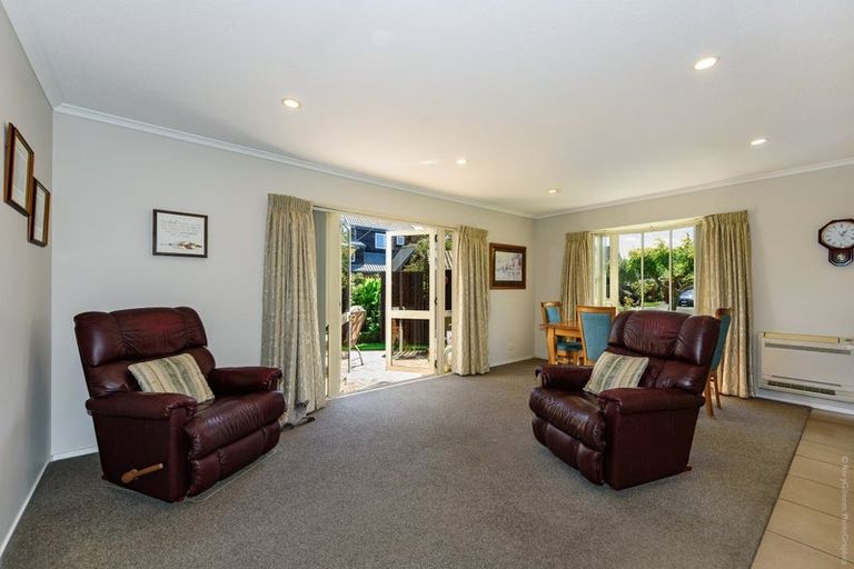 Photo of property in 5 Patricia Place, Harewood, Christchurch, 8051