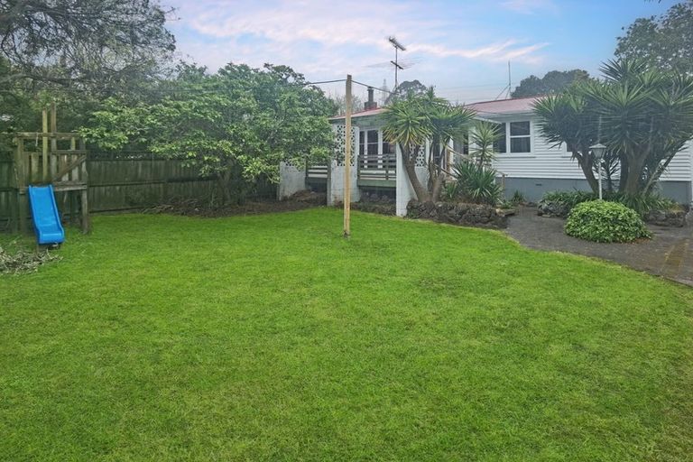 Photo of property in 31 Lowtherhurst Road, Massey, Auckland, 0614