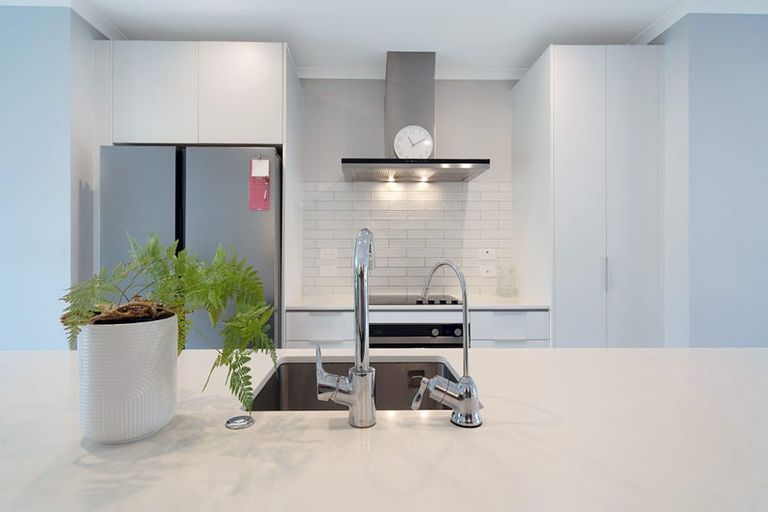 Photo of property in 16 Waimoana Close, Massey, Auckland, 0614