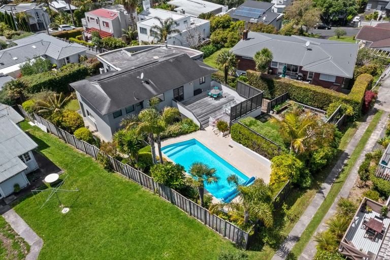 Photo of property in 22a Eastcliffe Road, Castor Bay, Auckland, 0620