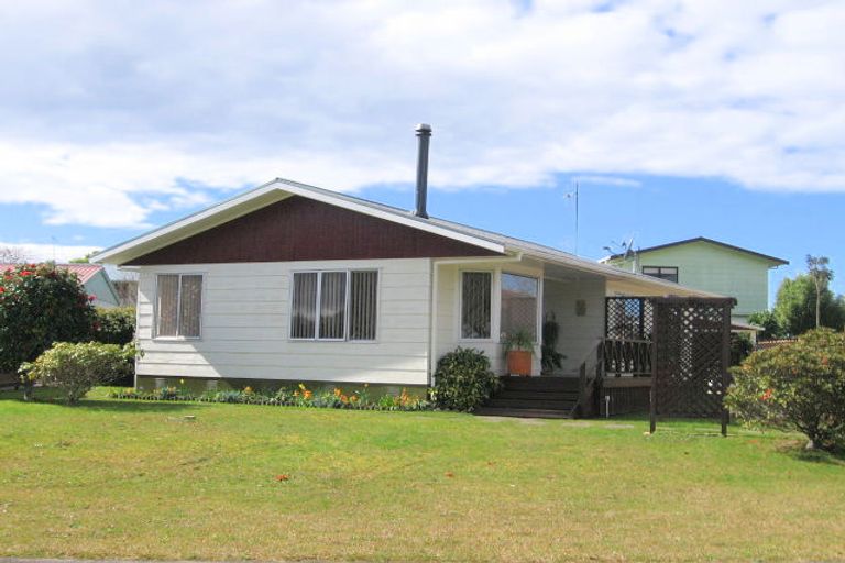 Photo of property in 112 Waverley Place, Whangamata, 3620