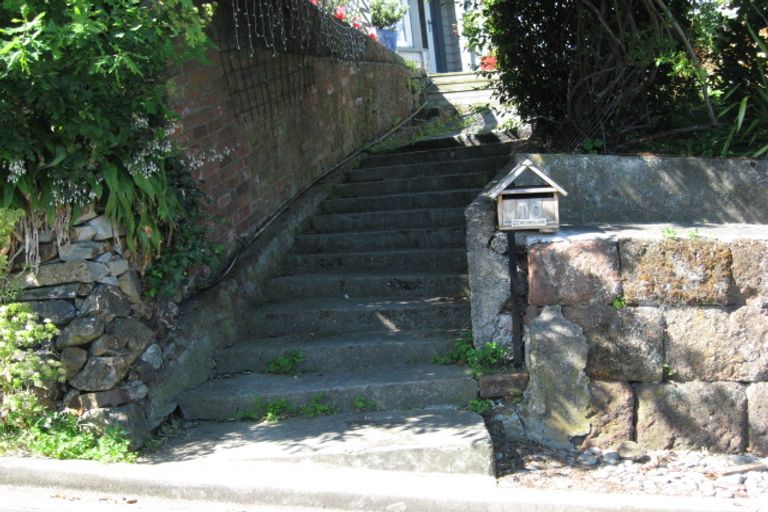 Photo of property in 10 Selwyn Road, Lyttelton, 8082