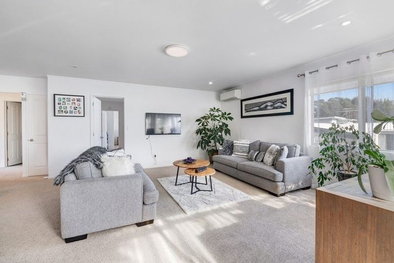 Photo of property in 2/12 Sundown Avenue, Manly, Whangaparaoa, 0930