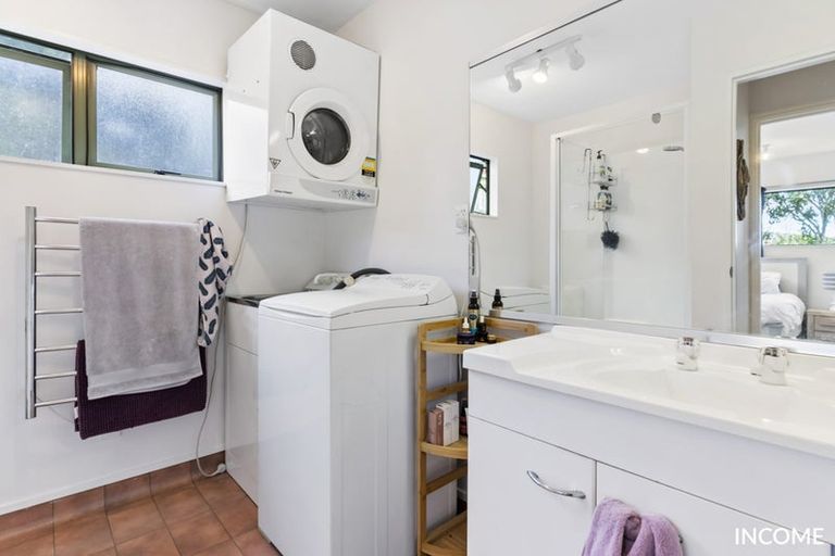 Photo of property in 11 Mannikin Place, Unsworth Heights, Auckland, 0632