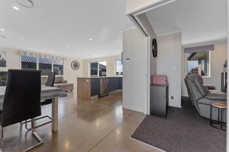 Photo of property in 2 Piharau Crescent, Hurdon, New Plymouth, 4310