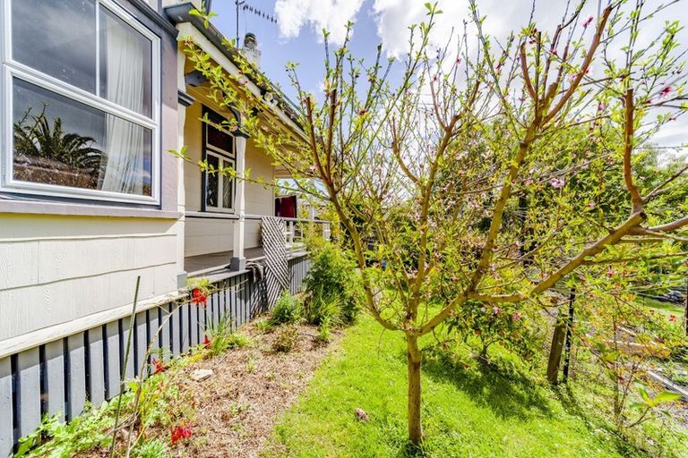 Photo of property in 23 Domain Road, Waipawa, 4210