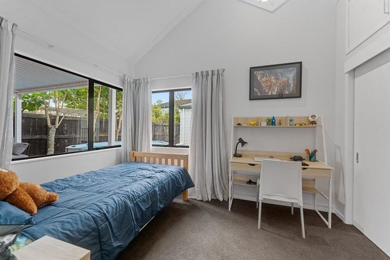 Photo of property in 2/8 Phillip Parade, Forrest Hill, Auckland, 0620