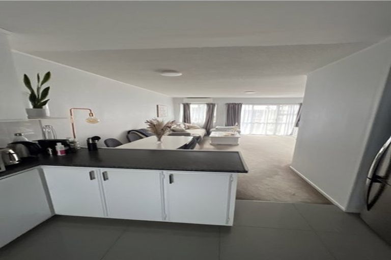 Photo of property in 2/109 Pigeon Mountain Road, Half Moon Bay, Auckland, 2012