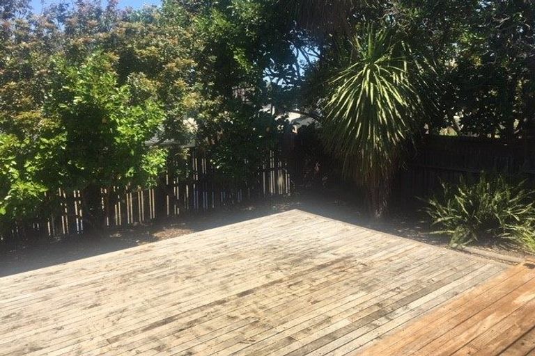 Photo of property in 1/36 Roberts Road, Glenfield, Auckland, 0629