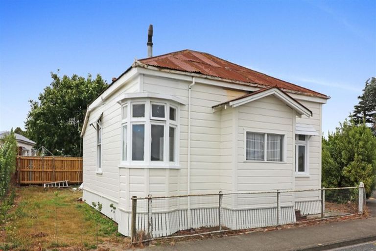Photo of property in 1 Cadman Street, Dannevirke, 4930