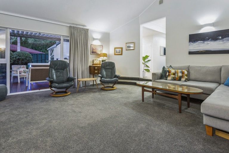Photo of property in 16 Waipuia Place, Greenhithe, Auckland, 0632