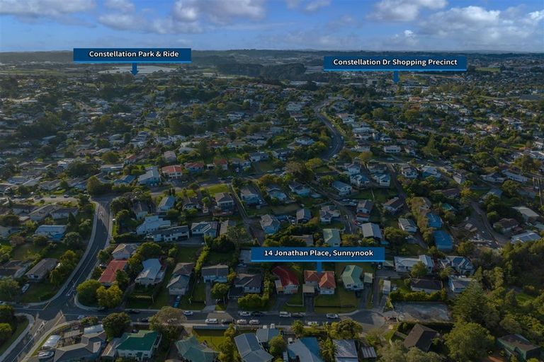 Photo of property in 14 Jonathan Place, Sunnynook, Auckland, 0620