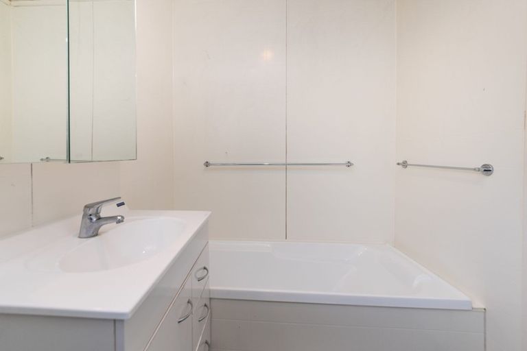 Photo of property in 8 Robinson Crescent, Westbrook, Palmerston North, 4412