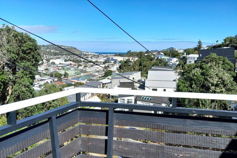 Photo of property in 129 Maupuia Road, Maupuia, Wellington, 6022