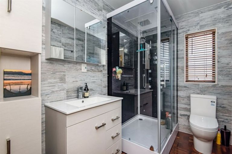 Photo of property in 123b Colwill Road, Massey, Auckland, 0614