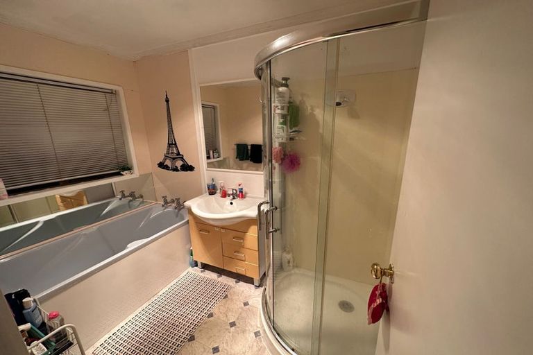 Photo of property in 36 Lewisham Street, Highland Park, Auckland, 2010