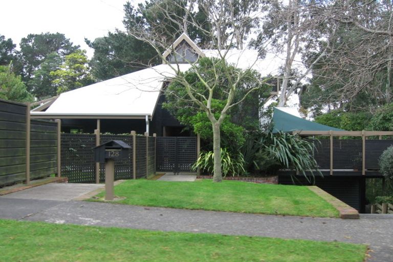 Photo of property in 128 Atawhai Road, Fitzherbert, Palmerston North, 4410