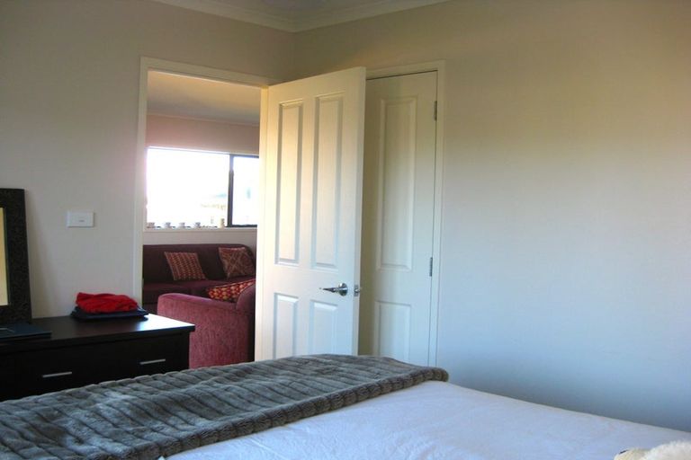 Photo of property in 14 Kilkelly Avenue, Pinehill, Auckland, 0632