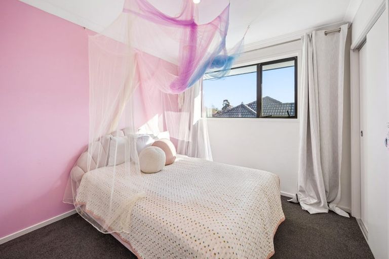 Photo of property in 14 Kahika Grove, Huapai, Kumeu, 0810