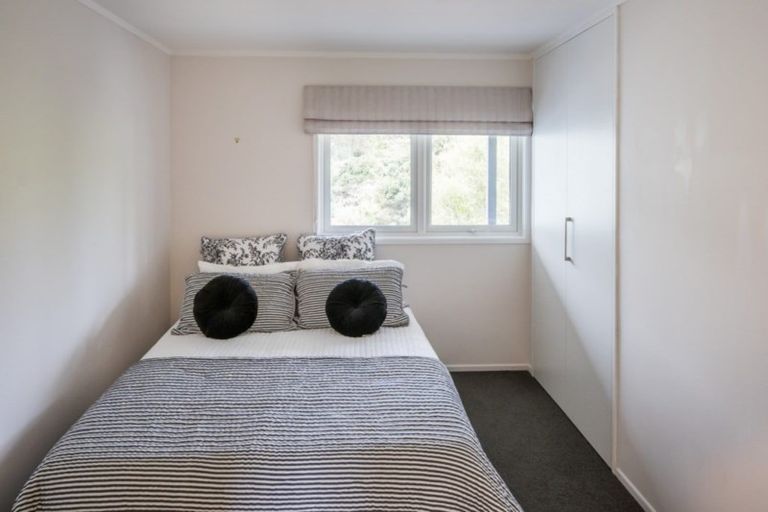 Photo of property in 52 Grays Road, Plimmerton, Porirua, 5026