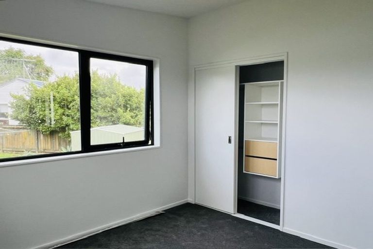 Photo of property in 4a Lowell Place, Massey, Auckland, 0614